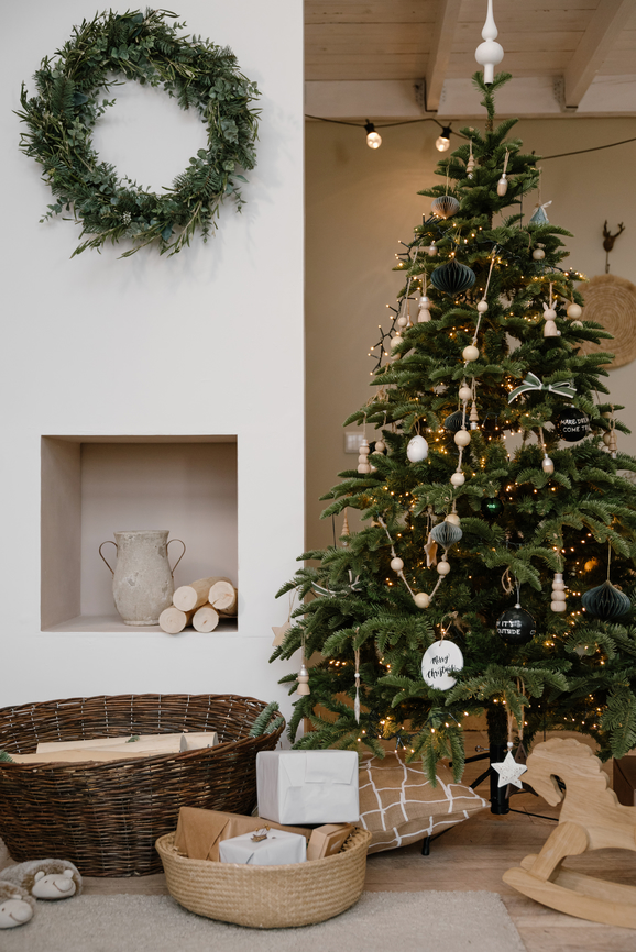 Natural Simplicity | Holiday Theme | Emerson Wild 